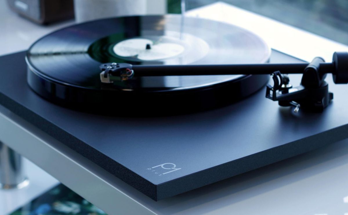 Rega Planar 1 Plus Turntable