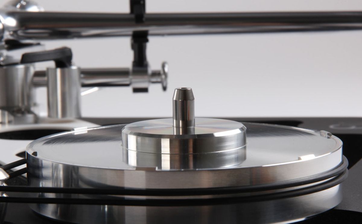 Rega Planar 10 turntable