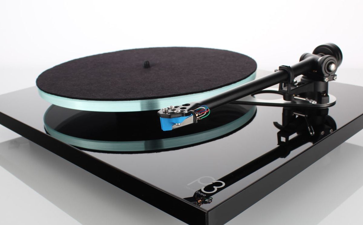 Rega Planar 3 turntable with Elys 2 cartridge