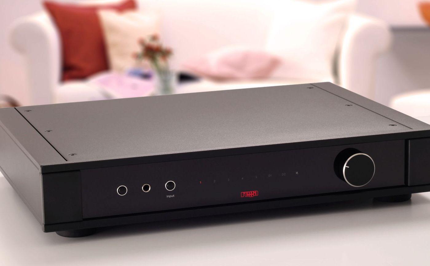 Rega Elex Mk4 fekete integrált erősítő elölről