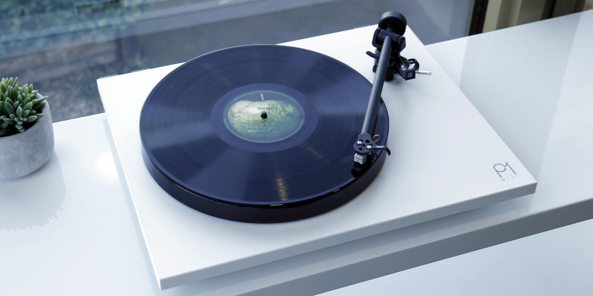 Rega Planar 1 Plus Turntable