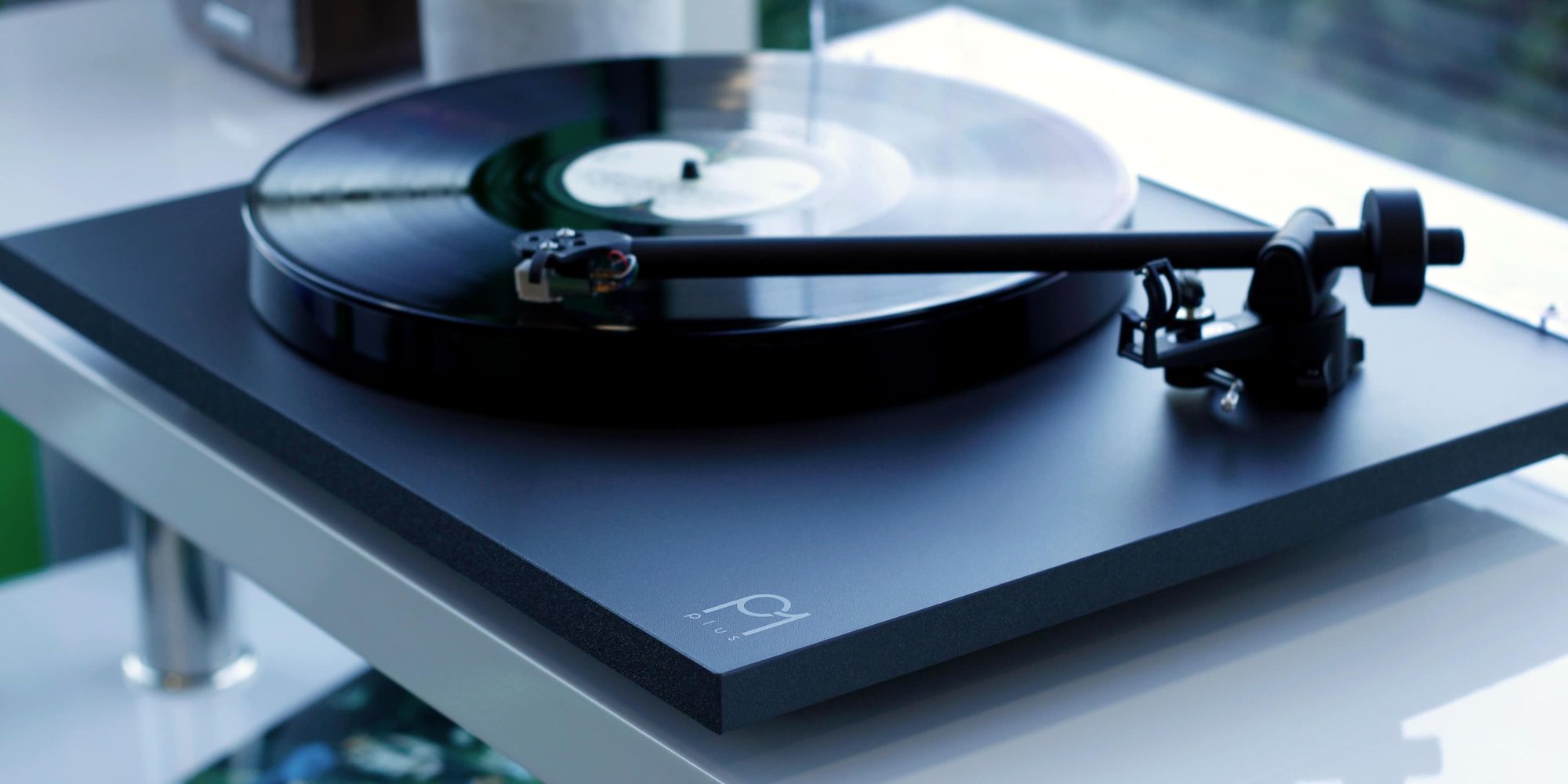 Rega Planar 1 Plus Turntable